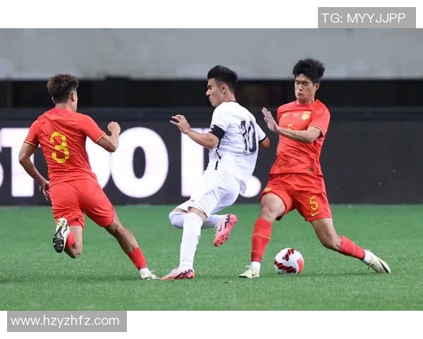 中韩足球赛激战正酣球迷热情高涨期待精彩对决